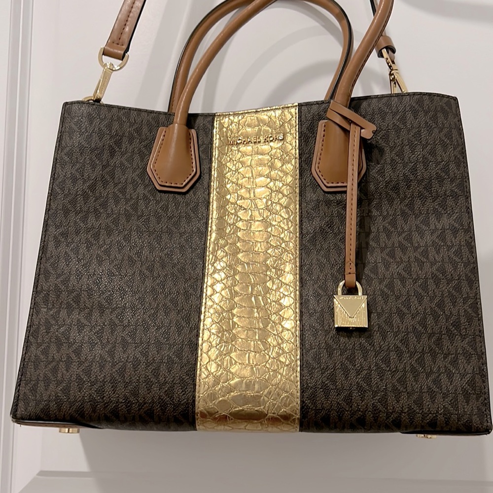 Michael Kors Hanndbag/ Purse in gold and dark brown, Medium to Large size